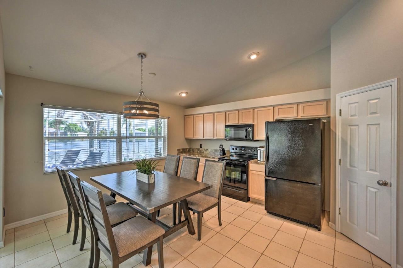 Pet-Friendly Escape With Dock And Kayaks In Cape Coral Villa ภายนอก รูปภาพ