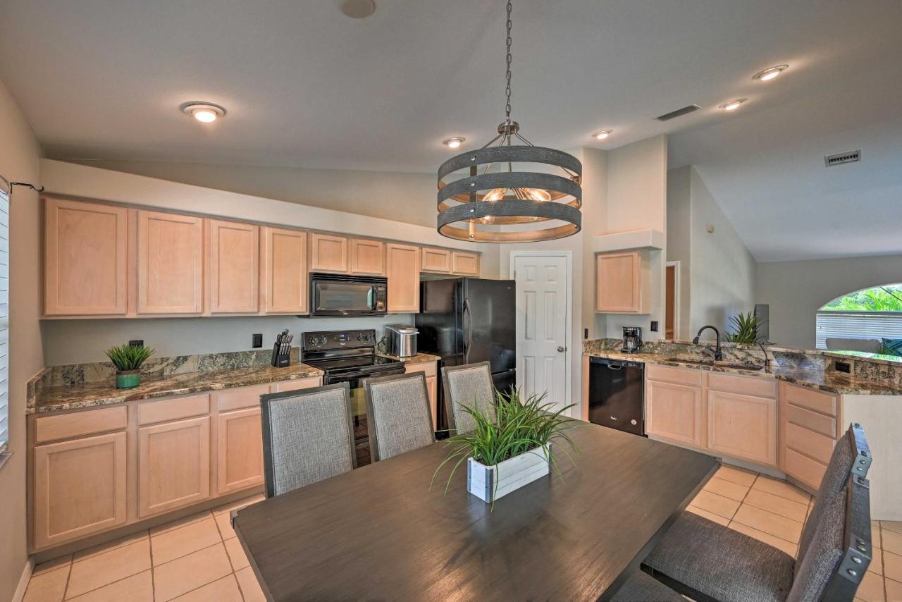 Pet-Friendly Escape With Dock And Kayaks In Cape Coral Villa ภายนอก รูปภาพ